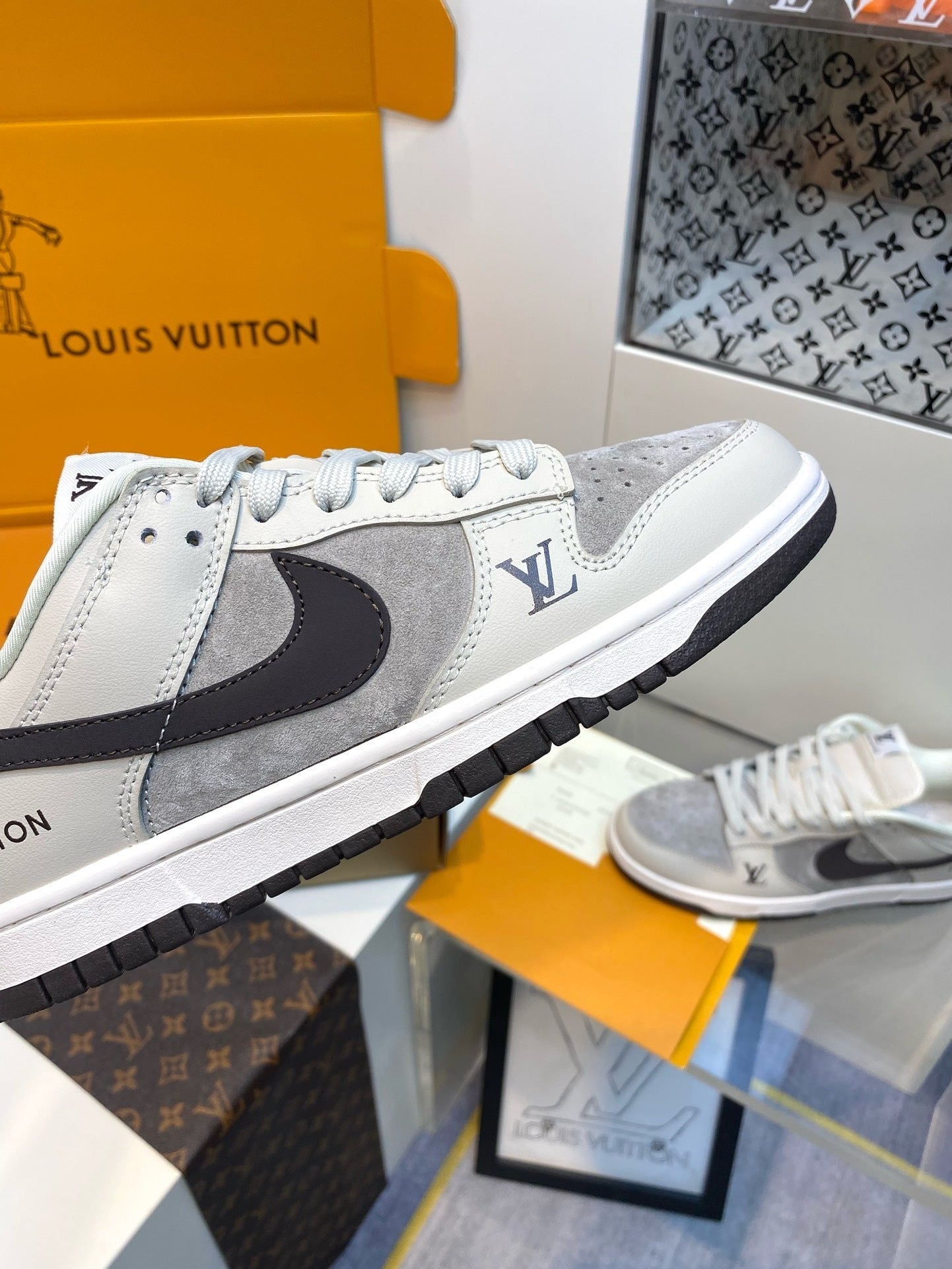 LV White & Gray Shoe